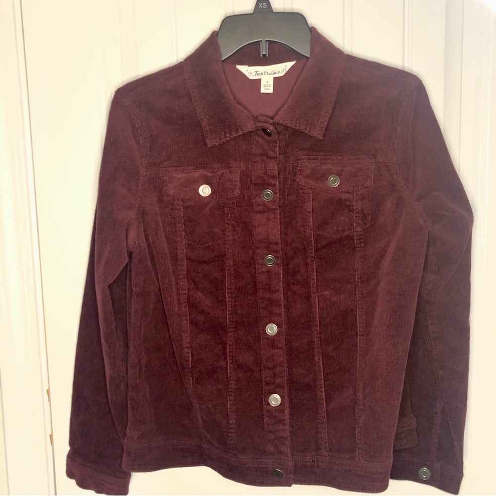 Women’s burgundy long sleeve button down corduroy jacket.Size Small